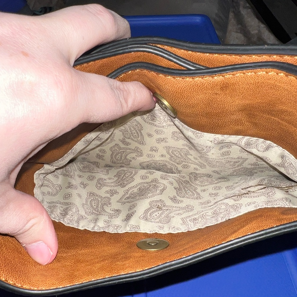 Classic Brown Crossbody Shoulder Bag - Everyday Leather-Style Tote - Picture 5 of 5